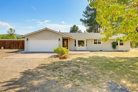3626 Corey Rd, Central Point, OR 97502