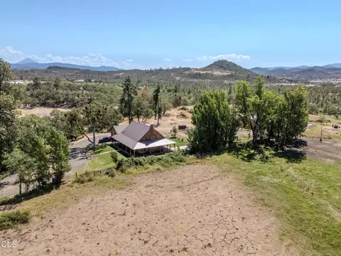 View/Area - 688 Worthington Rd, Eagle Point, OR 97524 photo 3 of 7