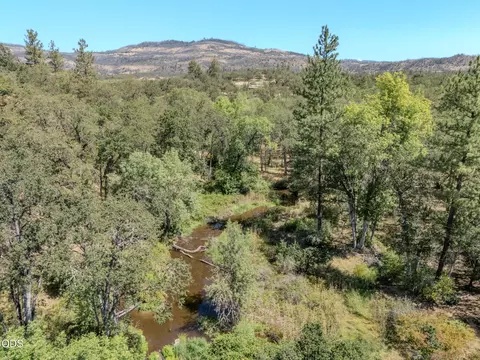 View/Area - 688 Worthington Rd, Eagle Point, OR 97524 photo 6 of 7