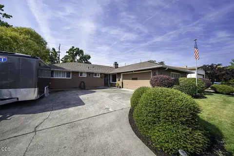 1872 Hybiscus St, Medford, OR 97504