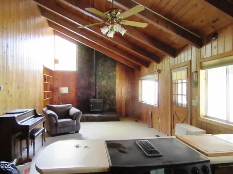 Living - 541 Mathews Rd, Dorris, CA 96023 photo 2 of 4