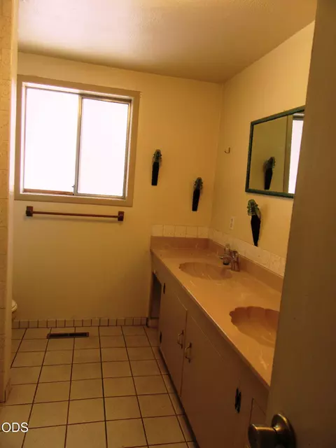 Bath - 541 Mathews Rd, Dorris, CA 96023 photo 1 of 5