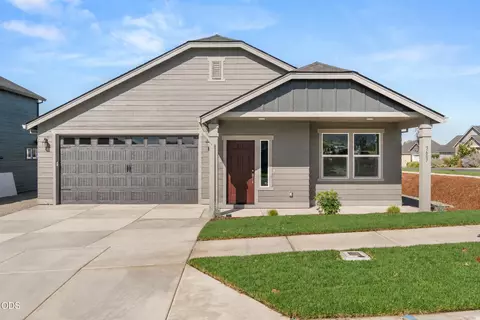 3687 Luchu St #110, Medford, OR 97504