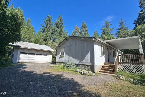 275 Sallsten Rd, Grants Pass, OR 97527