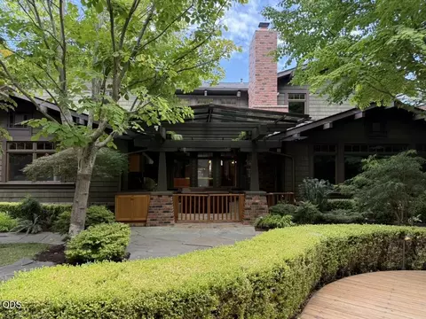99 Granite St, Ashland, OR 97520