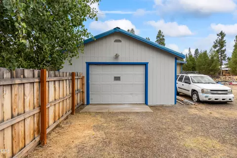 Exterior - 12342 Sun Forest Dr, La Pine, OR 97739 photo 3 of 4