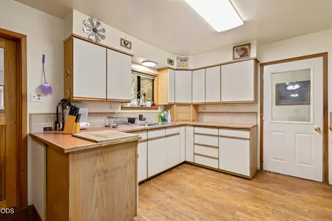 Kitchen - 12342 Sun Forest Dr, La Pine, OR 97739 photo 1 of 3