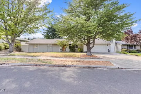 1000 La Loma Dr, Medford, OR 97504