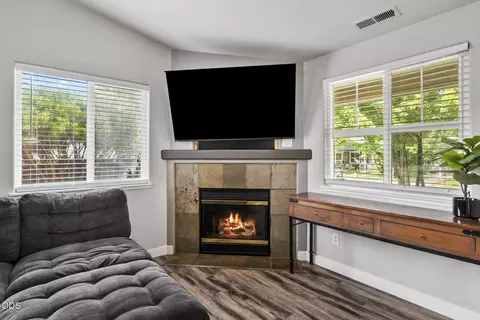 Living - 61049 Larkspur Loop, Bend, OR 97702 photo 4 of 4