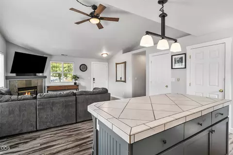 Kitchen - 61049 Larkspur Loop, Bend, OR 97702 photo 3 of 4