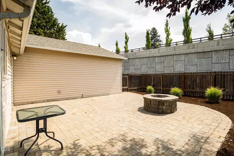 Exterior - 61049 Larkspur Loop, Bend, OR 97702 photo 7 of 9