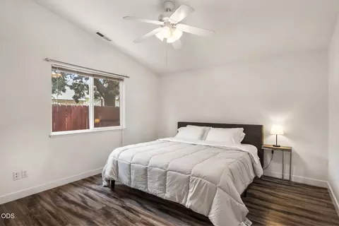 Bedroom - 61049 Larkspur Loop, Bend, OR 97702 photo 3 of 4