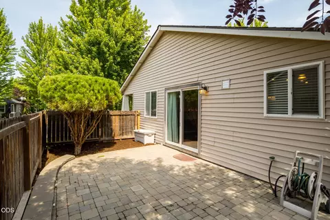 Exterior - 61049 Larkspur Loop, Bend, OR 97702 photo 6 of 9