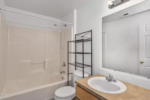 Bath - 61049 Larkspur Loop, Bend, OR 97702 photo 1 of 2