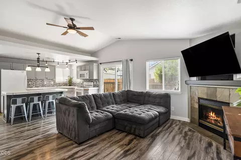 Living - 61049 Larkspur Loop, Bend, OR 97702 photo 3 of 4