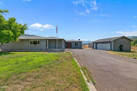 95 Champlin Ln, Gold Hill, OR 97525