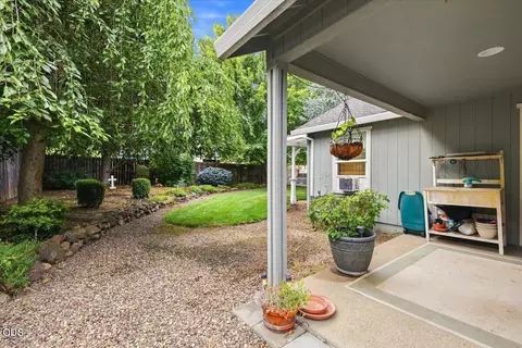 Exterior - 613 Nottingham Ter, Eagle Point, OR 97524 photo 4 of 7