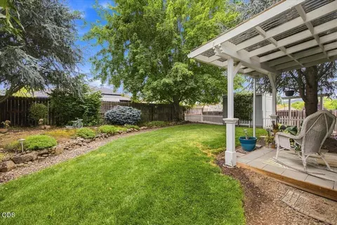 Exterior - 613 Nottingham Ter, Eagle Point, OR 97524 photo 5 of 7