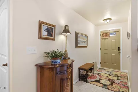 Entry Way - 613 Nottingham Ter, Eagle Point, OR 97524 photo 1 of 2