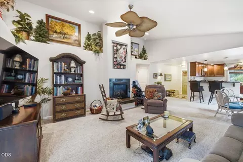 Living - 613 Nottingham Ter, Eagle Point, OR 97524 photo 3 of 3
