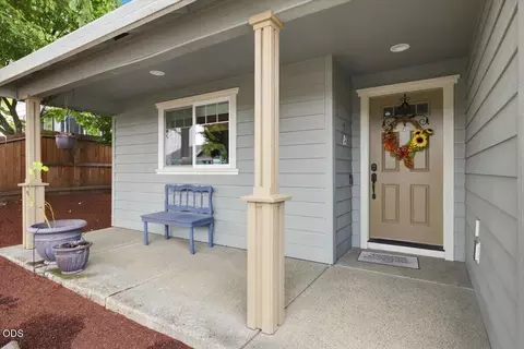 Exterior - 613 Nottingham Ter, Eagle Point, OR 97524 photo 2 of 7