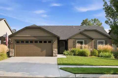 2447 NW Greenwood Ave, Redmond, OR 97756
