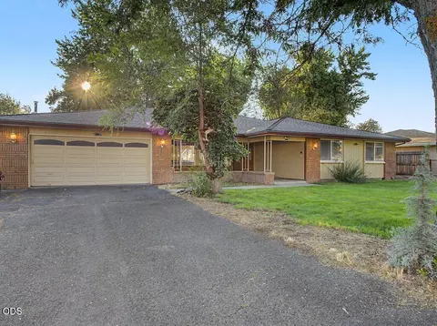3826 La Marada Way, Klamath Falls, OR 97603