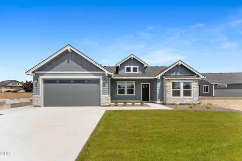 3049 Sky Lakes Dr #55, Medford, OR 97504