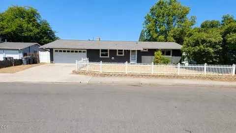 7875 Gladstone Ave, White City, OR 97503