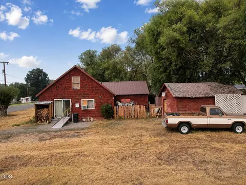 605 SE School St, Enterprise, OR 97828