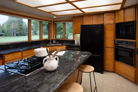 Kitchen - 57716 Vine Maple Ln, Sunriver, OR 97707 photo 2 of 2