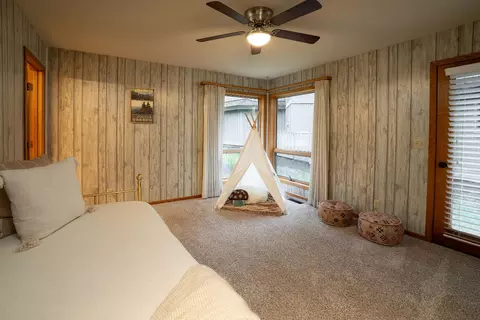 Bedroom - 57716 Vine Maple Ln, Sunriver, OR 97707 photo 2 of 3