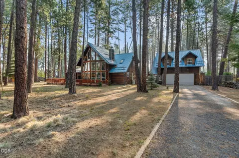 13929 SW Pinewood Ln, Camp Sherman, OR 97730