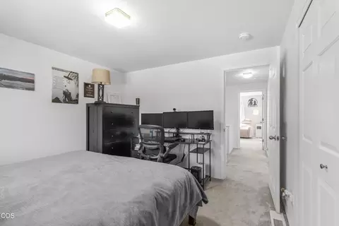 Bedroom - 20716 Amber Way, Bend, OR 97701 photo 4 of 6