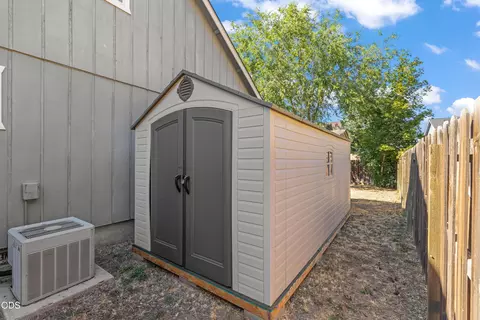 Exterior - 20716 Amber Way, Bend, OR 97701 photo 7 of 8