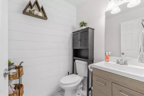 Bath - 20716 Amber Way, Bend, OR 97701 photo 3 of 3