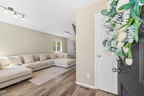 Entry Way - 20716 Amber Way, Bend, OR 97701 photo 1 of 1