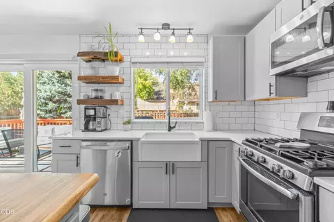 Kitchen - 20716 Amber Way, Bend, OR 97701 photo 3 of 3