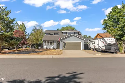 Exterior - 20716 Amber Way, Bend, OR 97701 photo 2 of 8