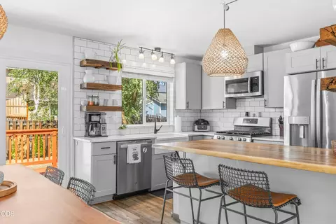Kitchen - 20716 Amber Way, Bend, OR 97701 photo 1 of 3