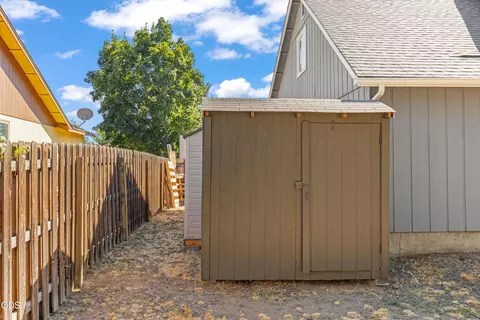 Exterior - 20716 Amber Way, Bend, OR 97701 photo 6 of 8