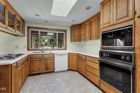 Kitchen - 64741 Sylvan Loop, Bend, OR 97701 photo 2 of 2