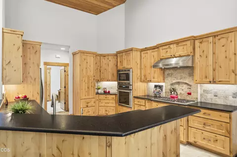 Kitchen - 56296 Sable Rock Loop #256, Bend, OR 97707 photo 3 of 4
