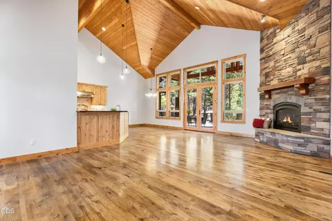 Living - 56296 Sable Rock Loop #256, Bend, OR 97707 photo 2 of 4