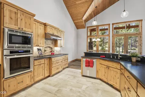 Kitchen - 56296 Sable Rock Loop #256, Bend, OR 97707 photo 1 of 4