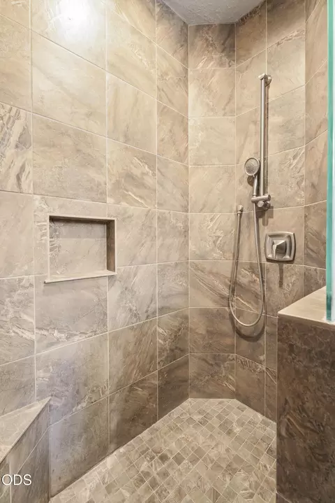 Bath - 56296 Sable Rock Loop #256, Bend, OR 97707 photo 3 of 5