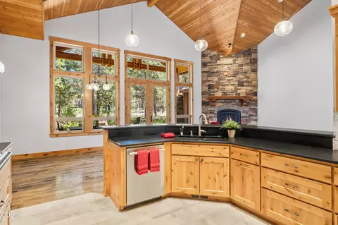 Kitchen - 56296 Sable Rock Loop #256, Bend, OR 97707 photo 4 of 4