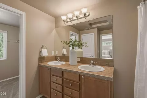 Bath - 19689 Harvard Pl, Bend, OR 97702 photo 1 of 3
