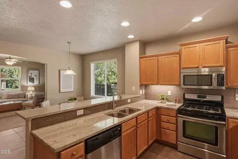 Kitchen - 19689 Harvard Pl, Bend, OR 97702 photo 3 of 6