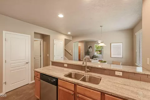 Kitchen - 19689 Harvard Pl, Bend, OR 97702 photo 6 of 6